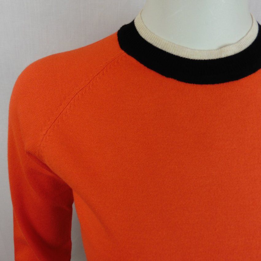 Jersey naranja con vivo negro de WNT Collection