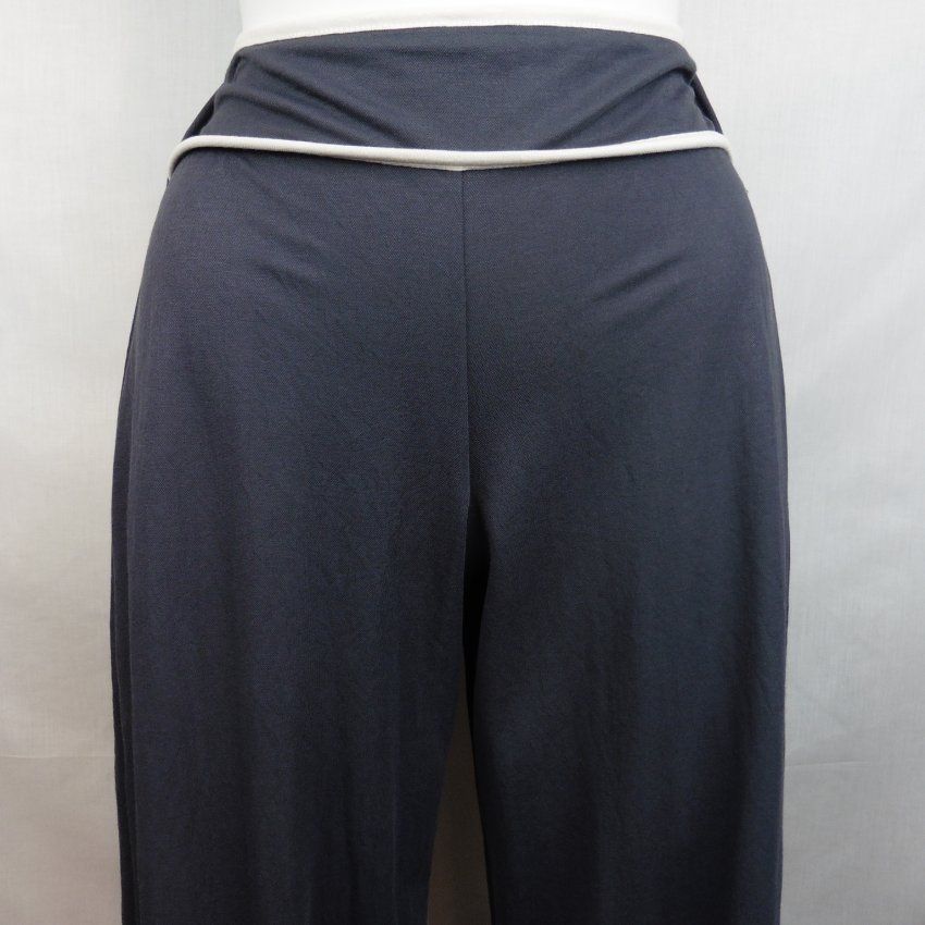 Pantalón ancho gris de WNT Collection