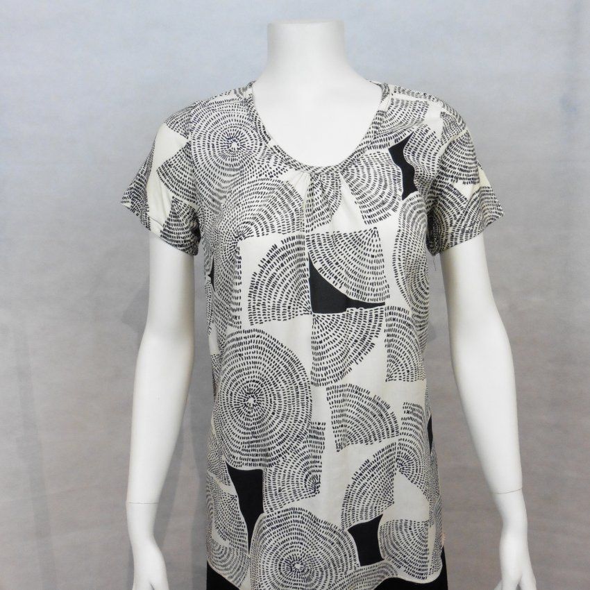 Camiseta blusa estampado negro de Guitare
