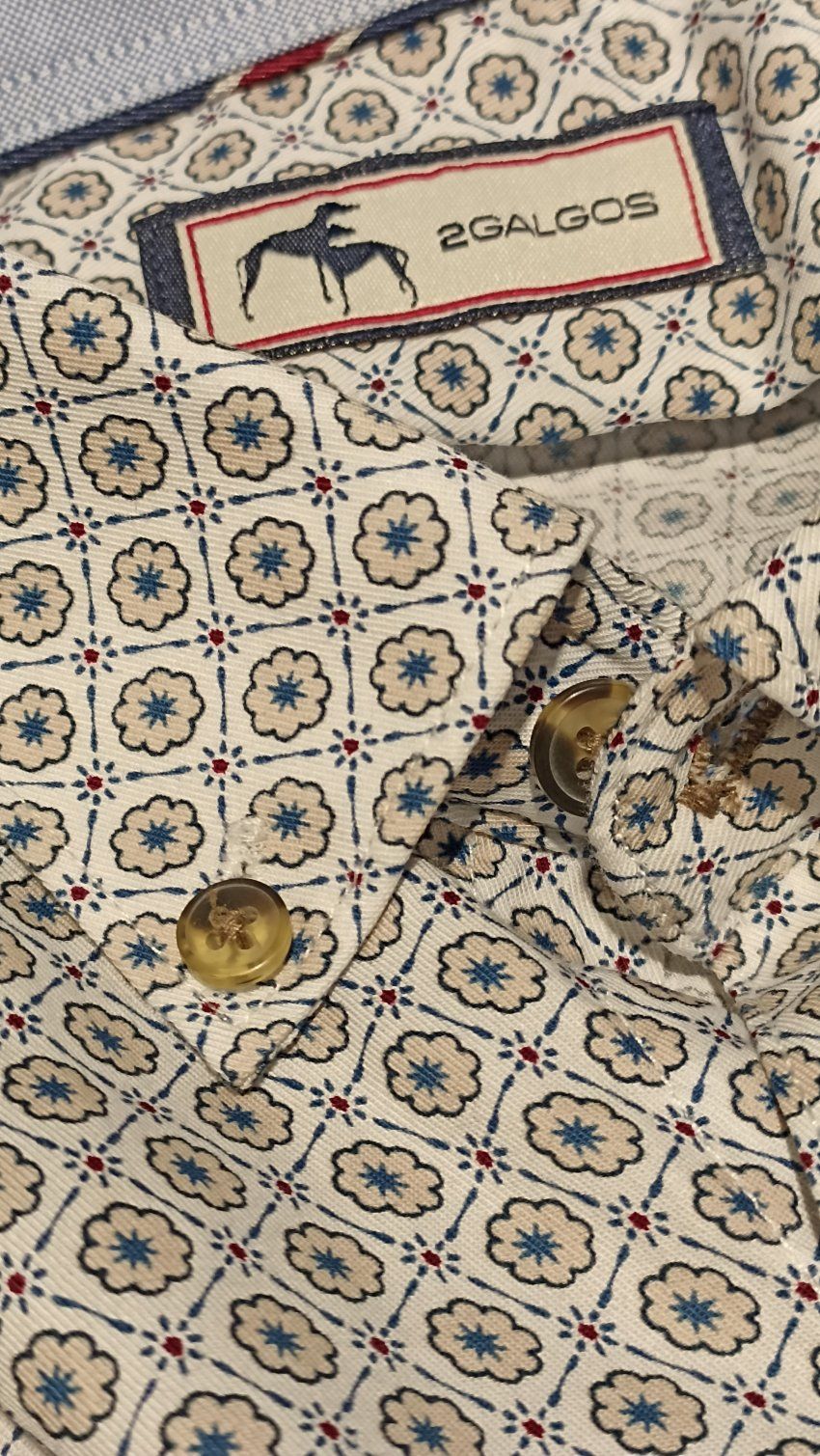 Camisa flores de Dos Galgos