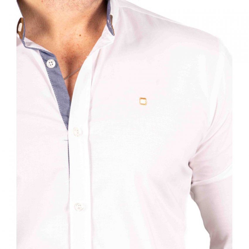 Camisa blanca tapeta azul de Yellow Skin