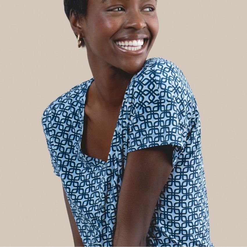 Camiseta estampado geométrico azules de Surkana