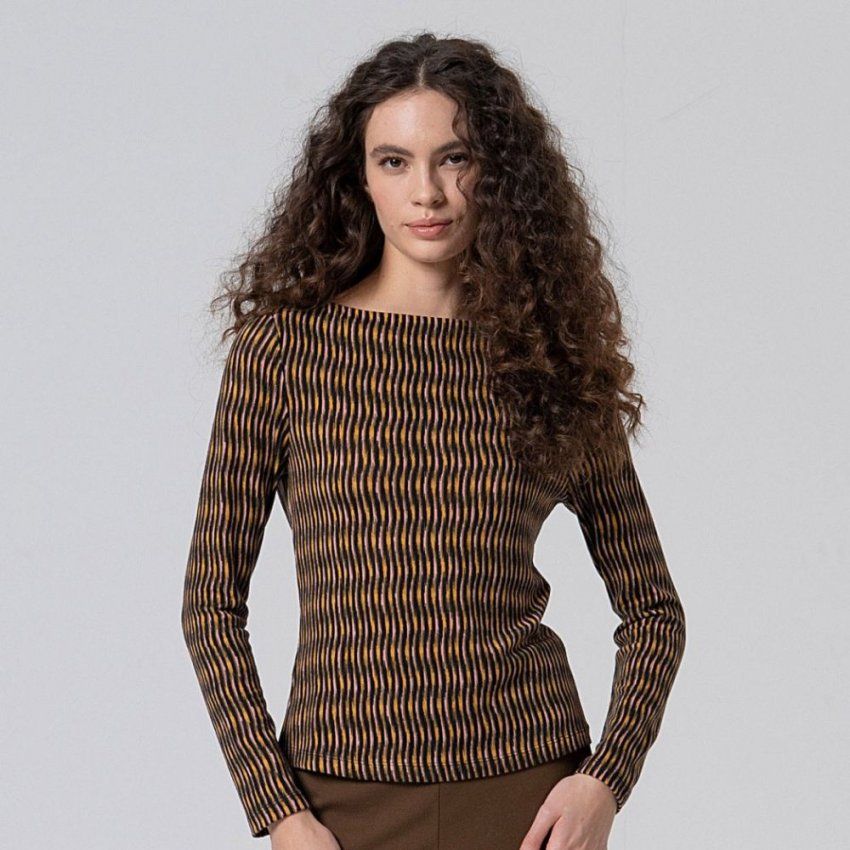 Camiseta punto cálido estampado vertical de Surkana