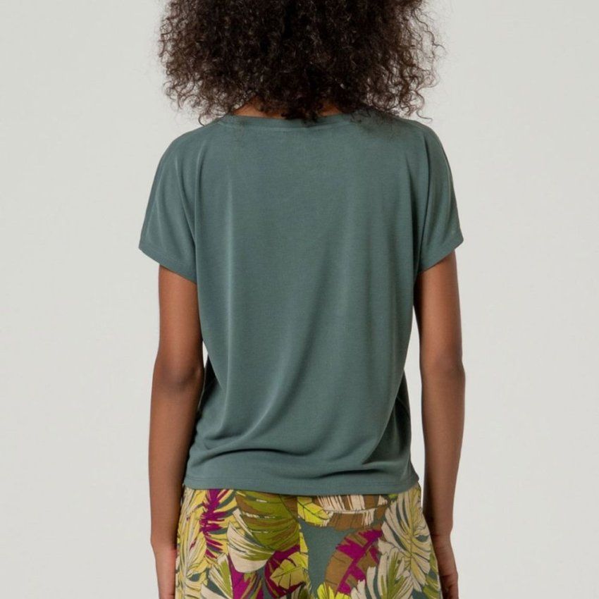 Camiseta modal verde de Surkana