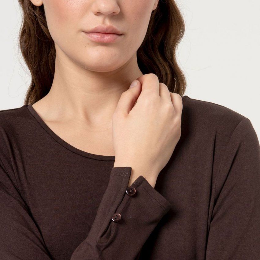 Camiseta cuello redondo marrón de Surkana