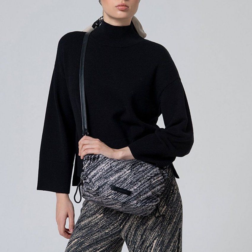 Bolso bandolera estampado beige y negro de Surkana