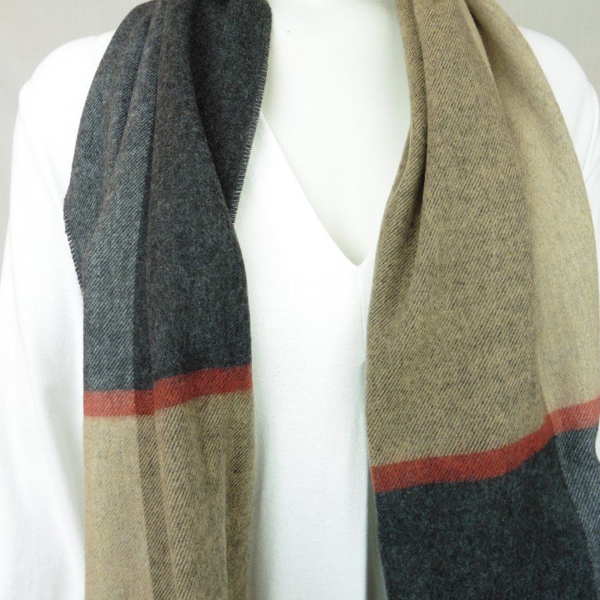 Bufanda gris y beige de Boccola