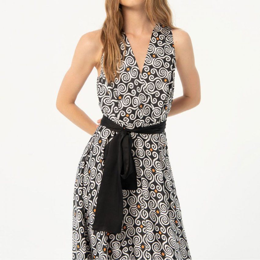 Vestido largo negro estampado de Surkana