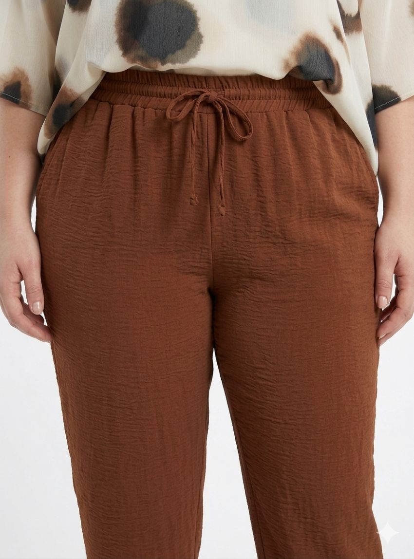 Pantalón fluido marrón de Lourdes Castillo