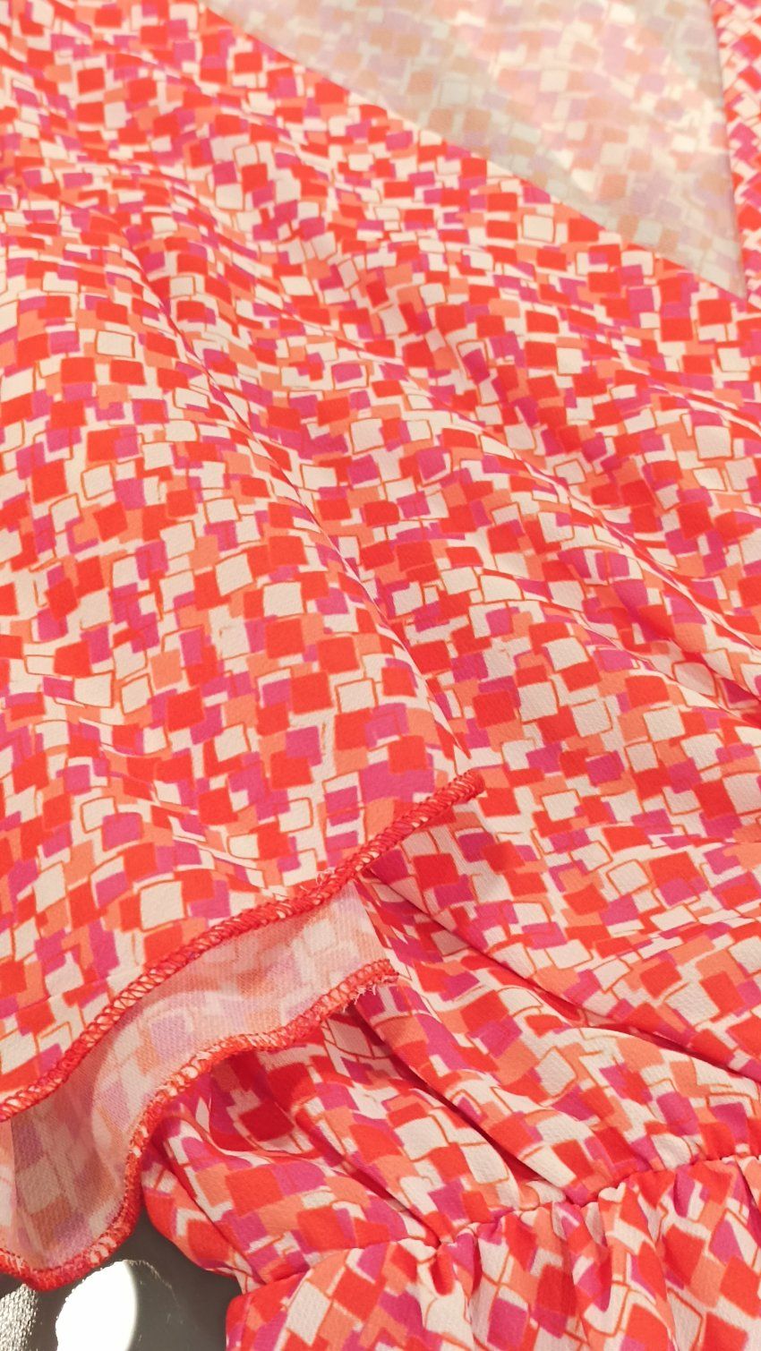 Vestido corto estampado geométrico naranja de Lourdes Castillo