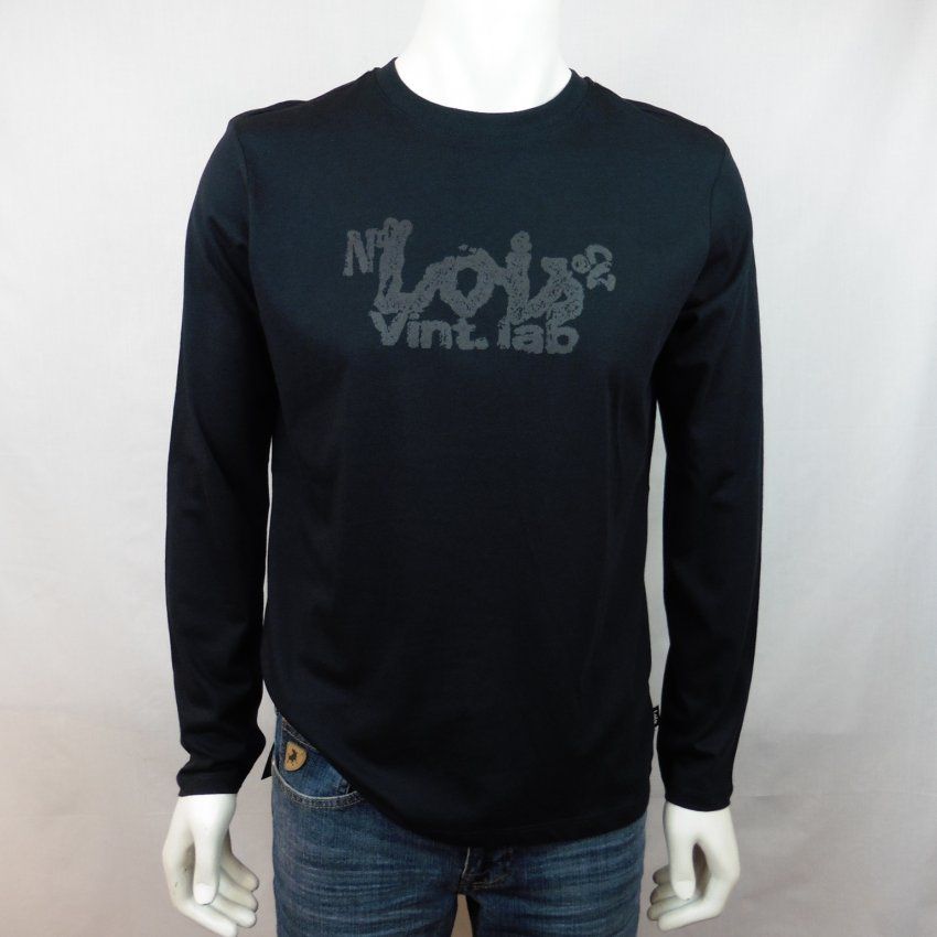 Camiseta negra letras al tono de Lois
