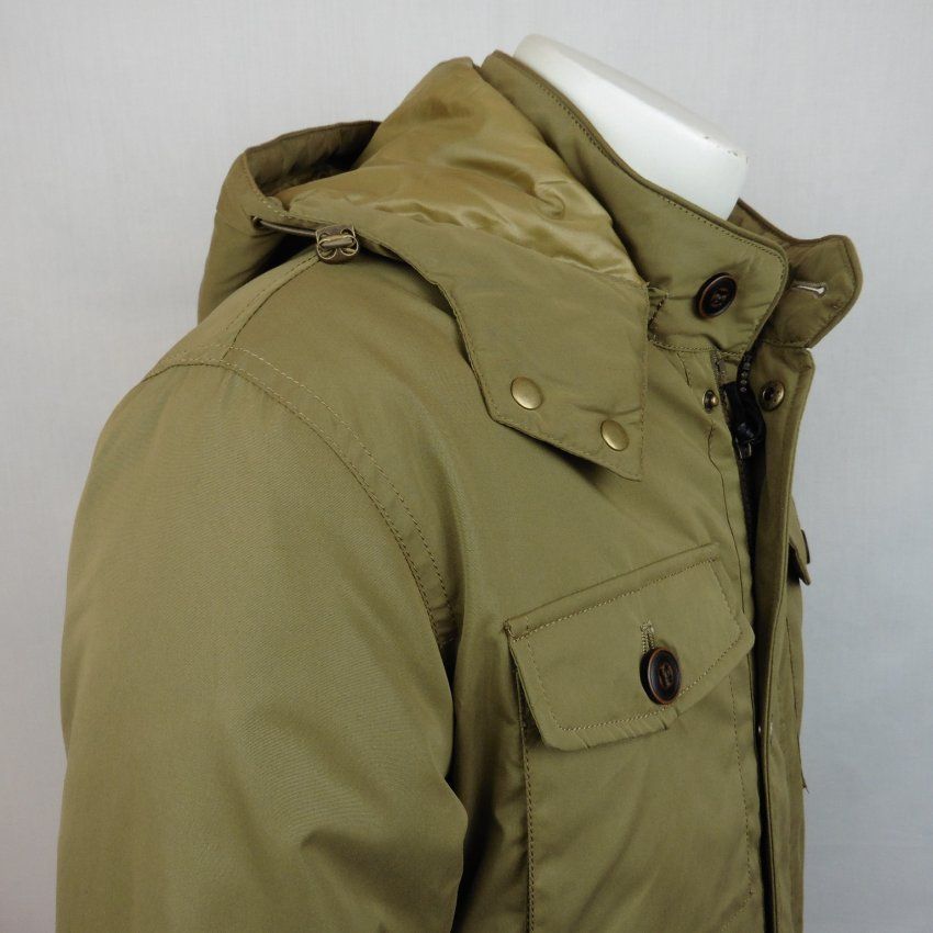 Chaquetón mostaza de Javier Lobato