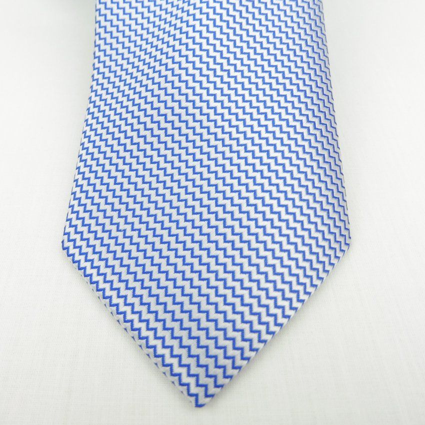 Corbata celeste con zigzag marino de Boccola
