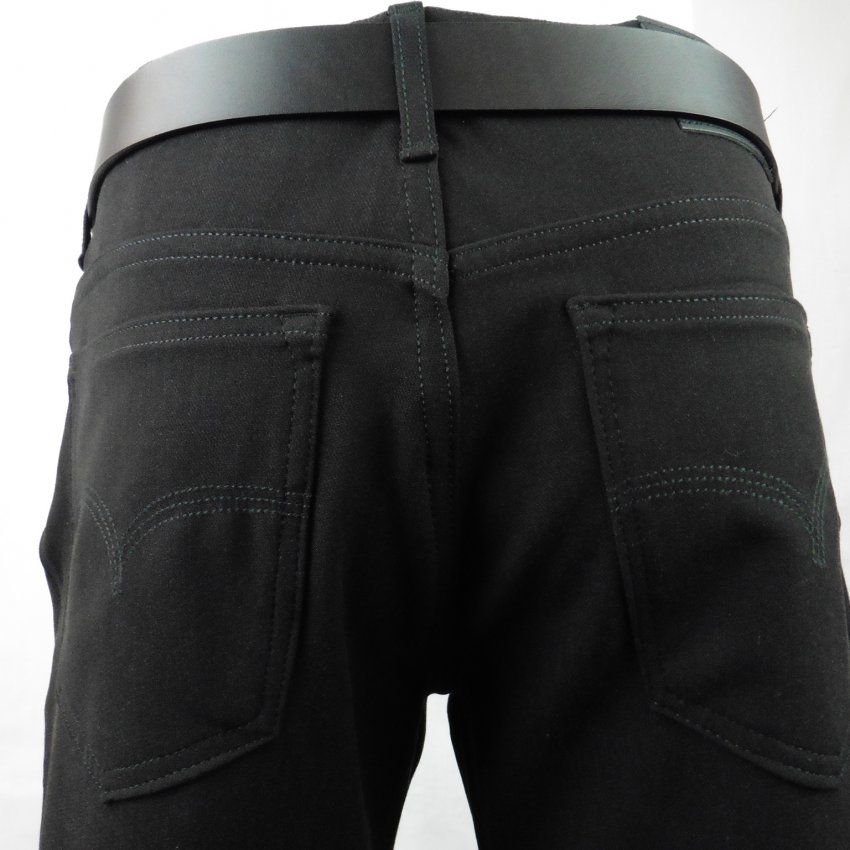 Pantalón negro de Décimo Hombre