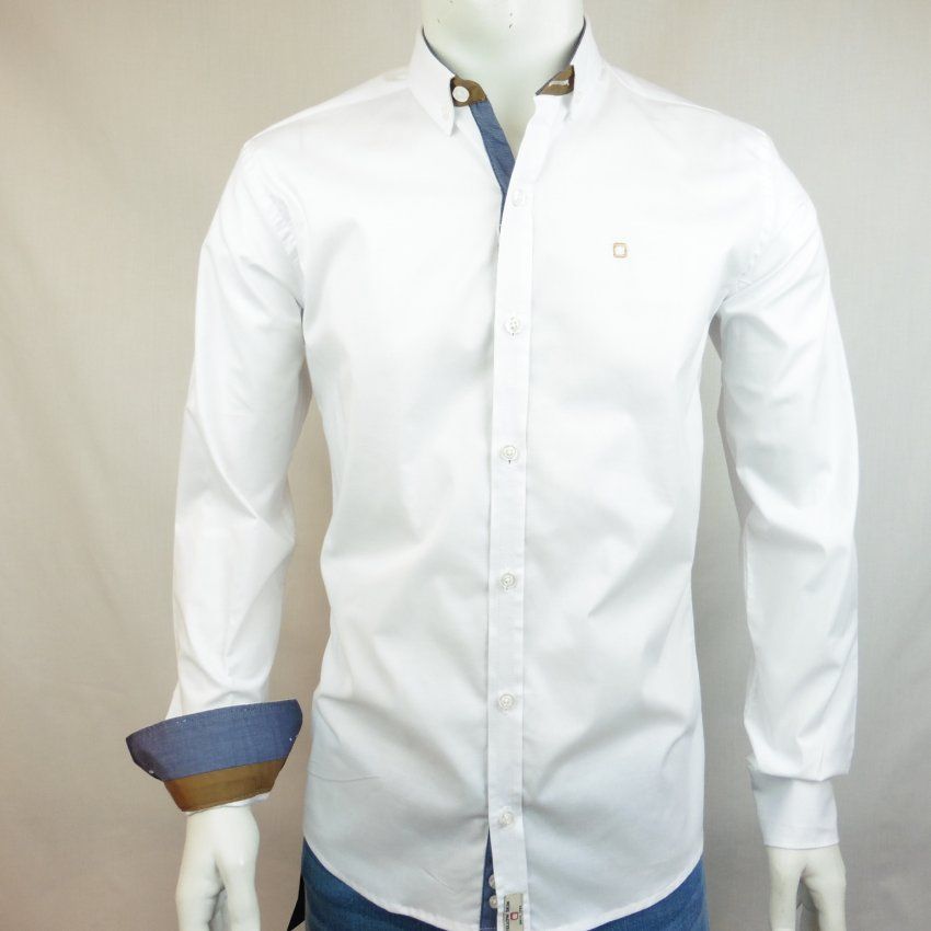 Camisa blanca tapeta azul de Yellow Skin