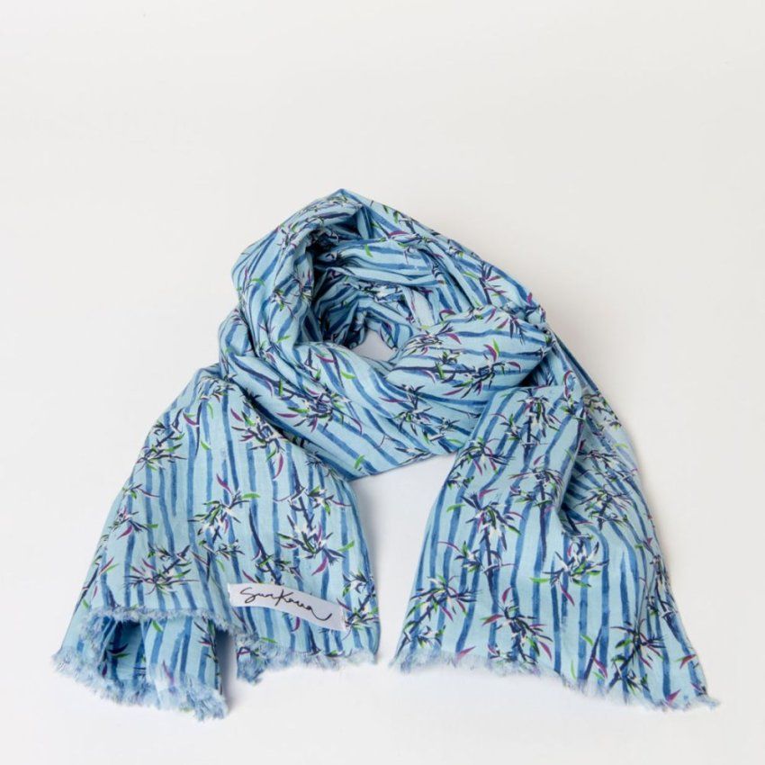 Pañuelo estampado tonos morado y lila de Surkana