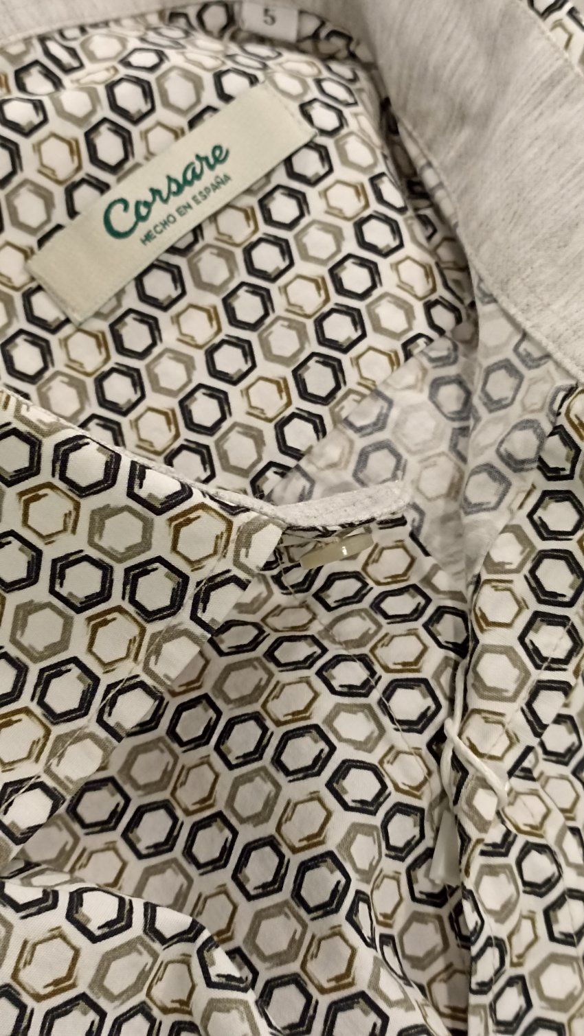 Camisa dibujo geométrico negro, verde y marrón de Corsare