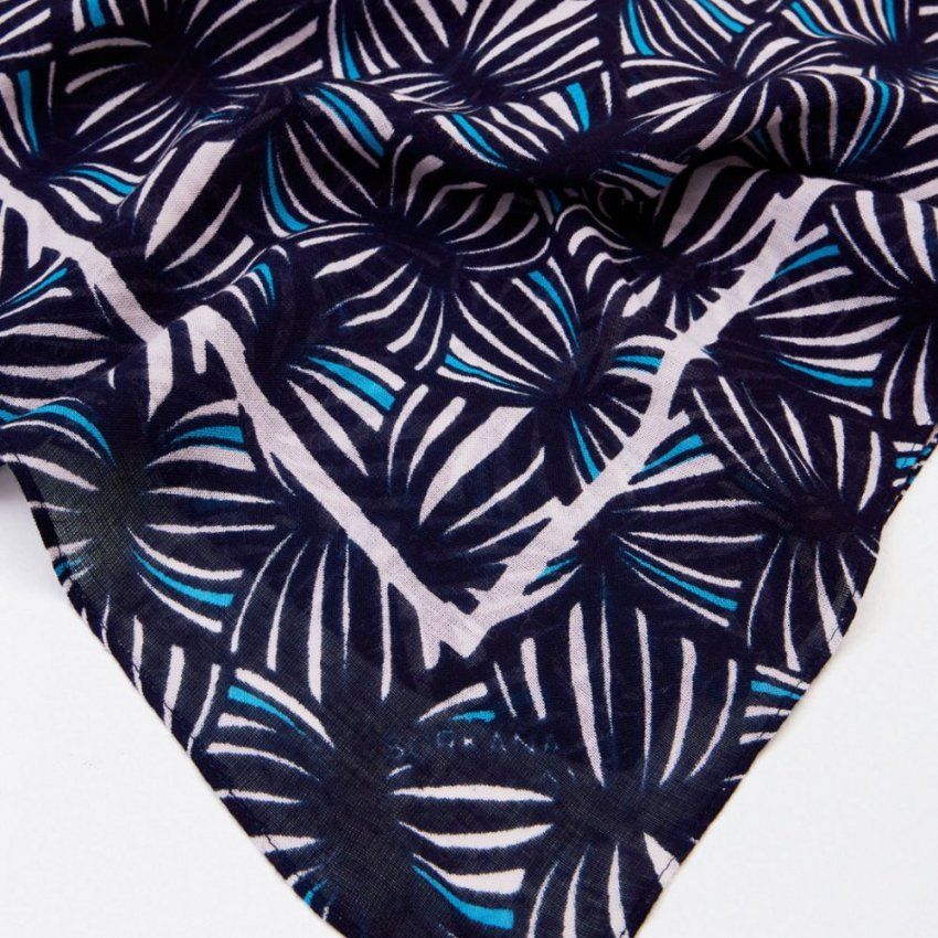 Pañuelo estampado blanco y negro de Surkana