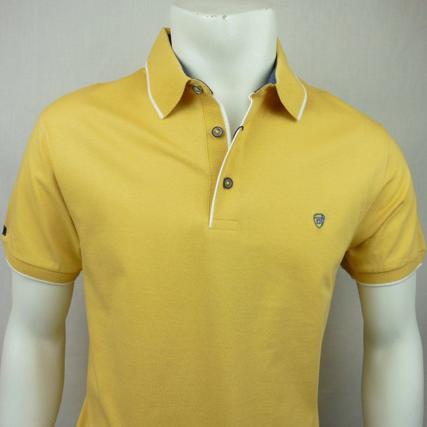 Polo ocre de Tomé