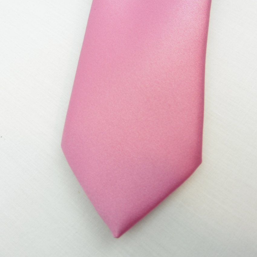 Corbata estrecha rosa de Boccola