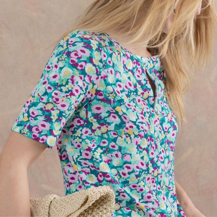 Camiseta estampado verde y rosa de Surkana