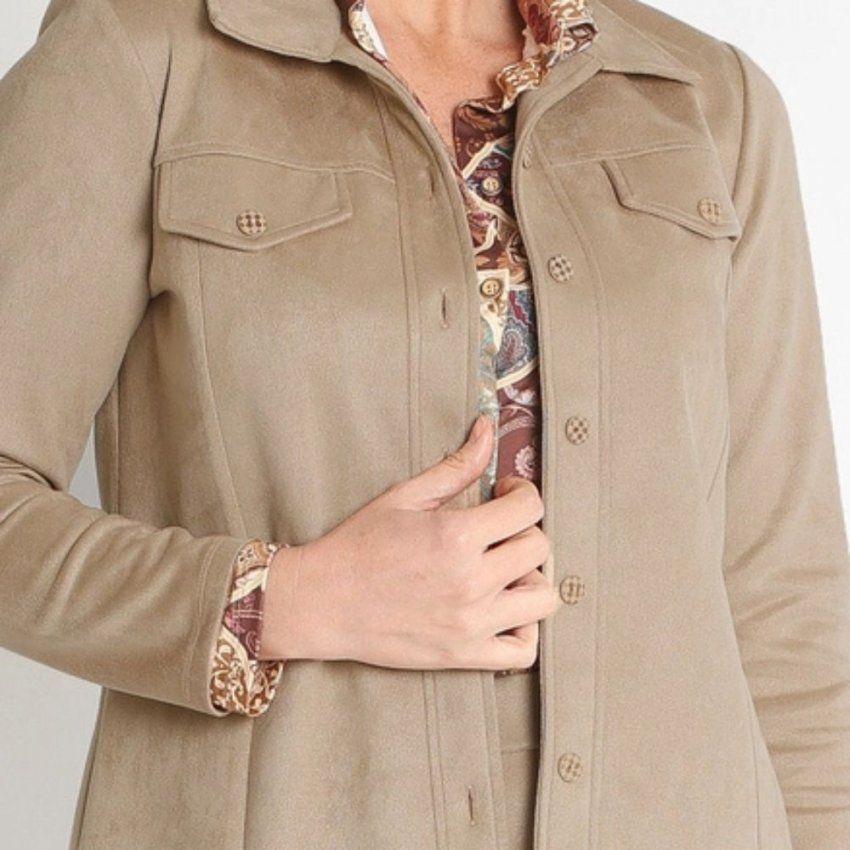 Chaqueta piel de melocotón camel de Lourdes Castillo