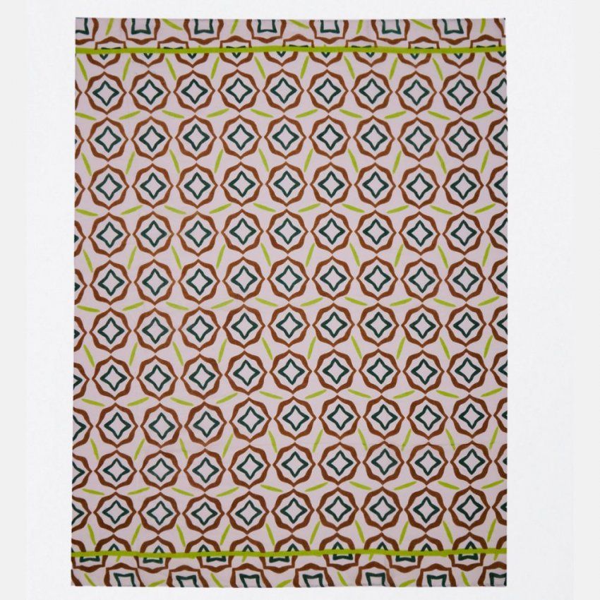 Pañuelo en color vainilla con estampado grande verde y camel de Surkana