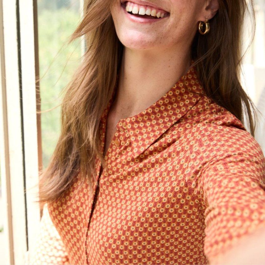 Camisa de punto estampado flor pequeña de Surkana