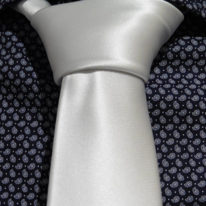 Corbata blanca de Boccola