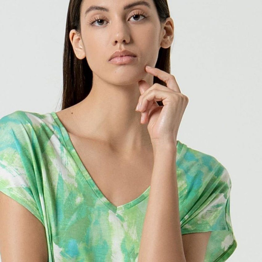 Camiseta estampado pinceladas verdes de Surkana
