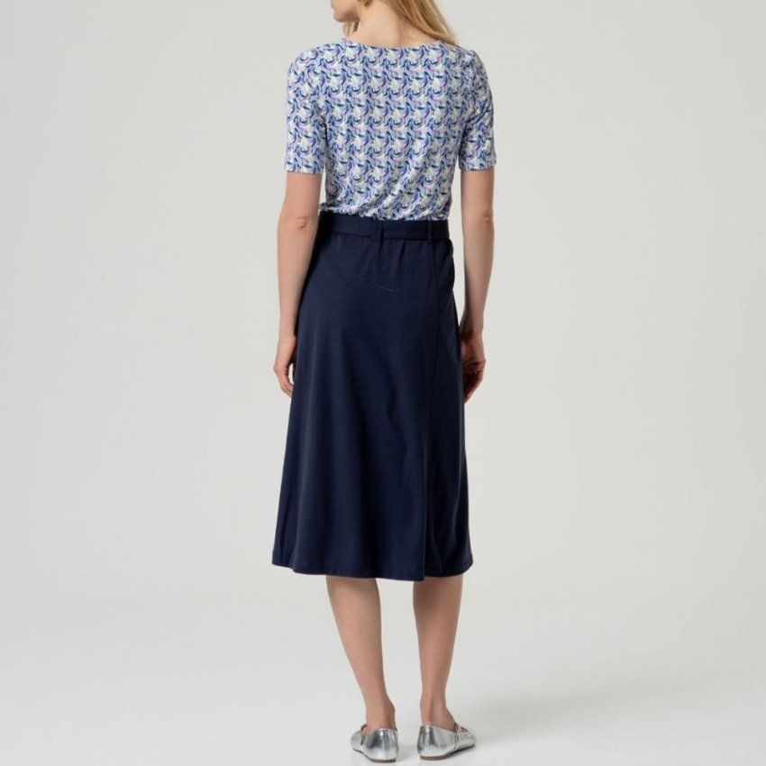 Falda midi evasé azul marino de Surkana