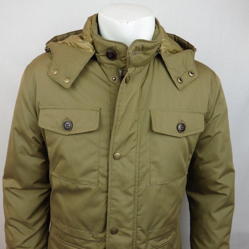 Chaquetón mostaza de Javier Lobato