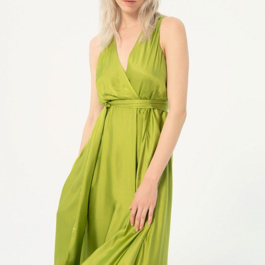 Vestido largo verde pistacho de Surkana