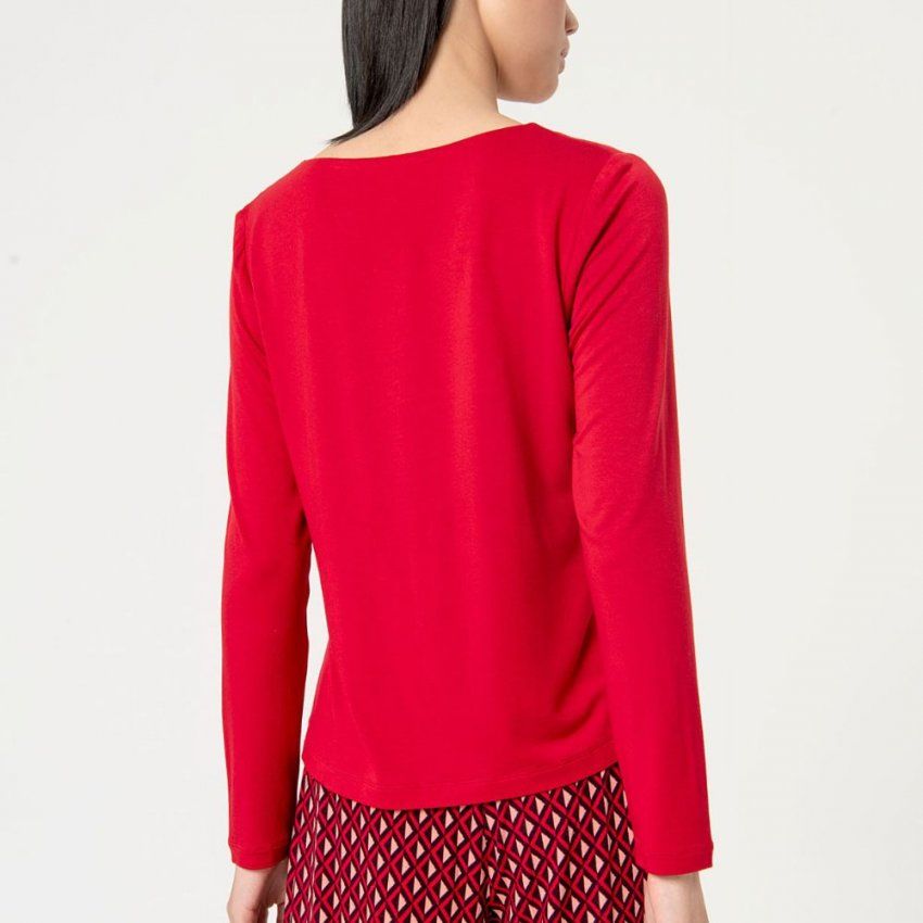 Camiseta escote pico roja de Surkana