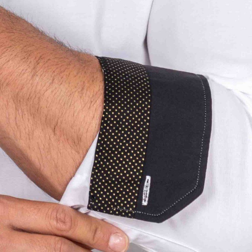 Camisa blanca con vivo negro y punto dorado de Yellow Skin