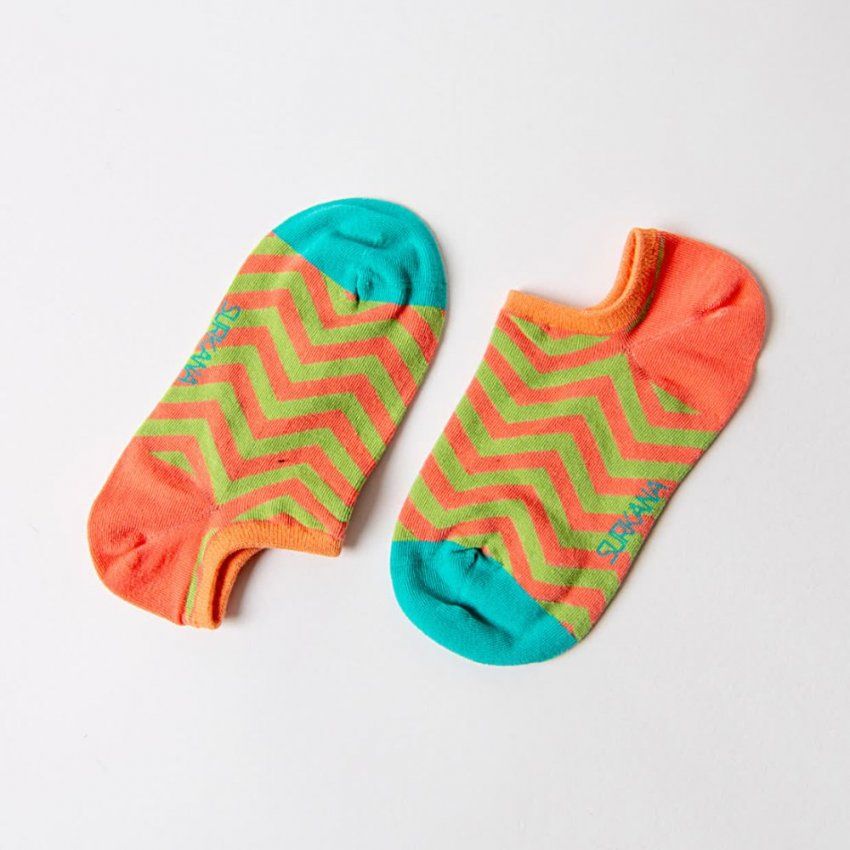 Calcetín invisible naranja y verde zigzag de Surkana