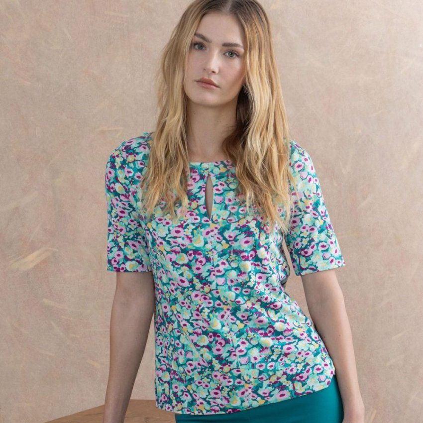 Camiseta estampado verde y rosa de Surkana