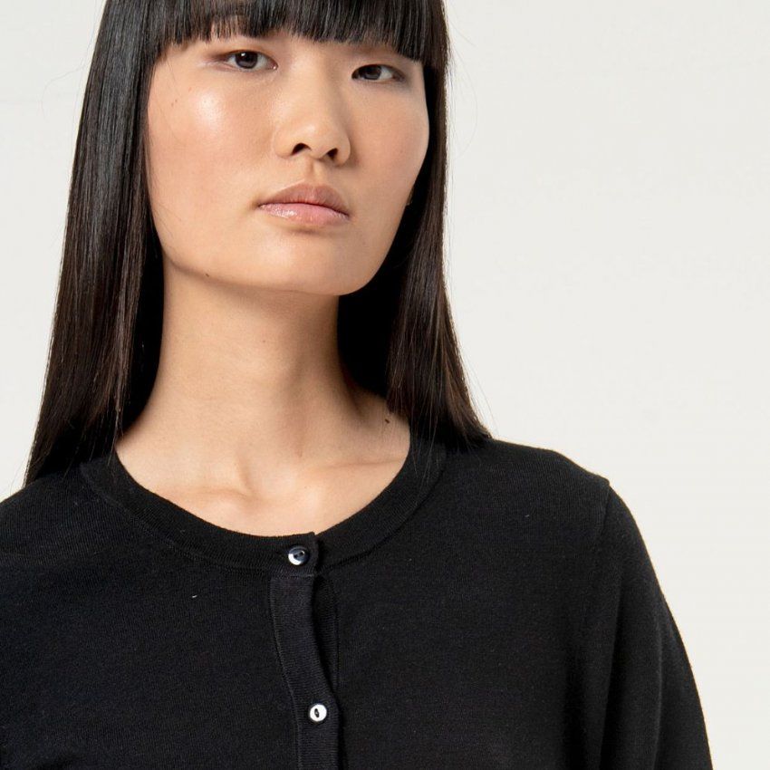 Chaqueta tricot corta negra de Surkana