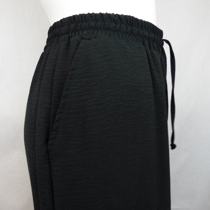 Pantalón fluido negro de Lourdes Castillo