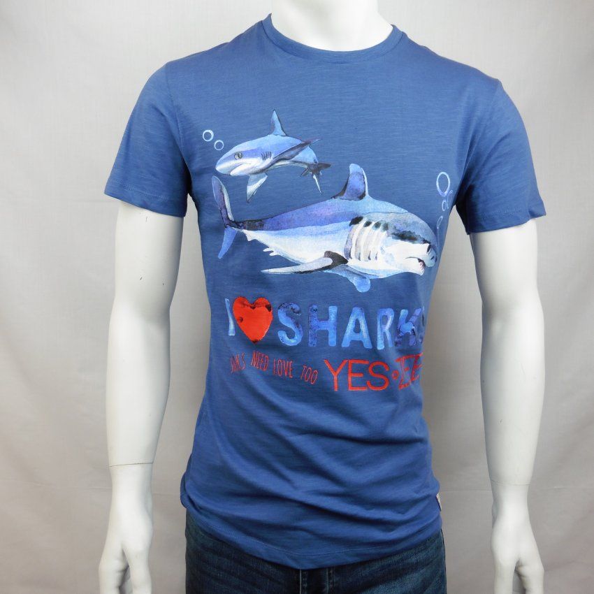 Camiseta tiburones de Yes Zee