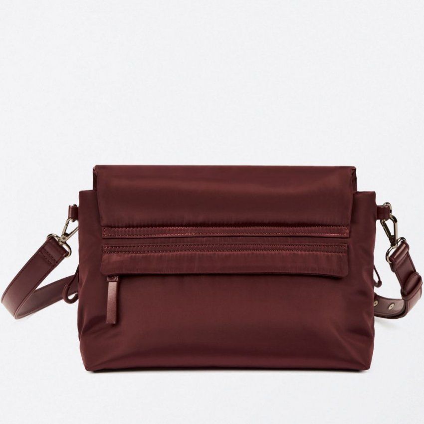 Bolso bandolera granate de Surkana