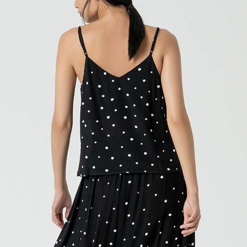 Top negro con lunares de Surkana