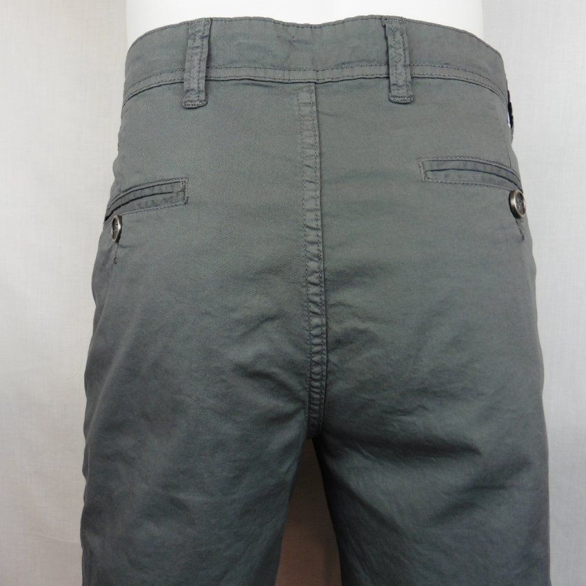 Pantalón corto gris de Tayron´s