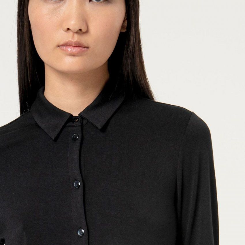 Camisa de punto negra de Surkana