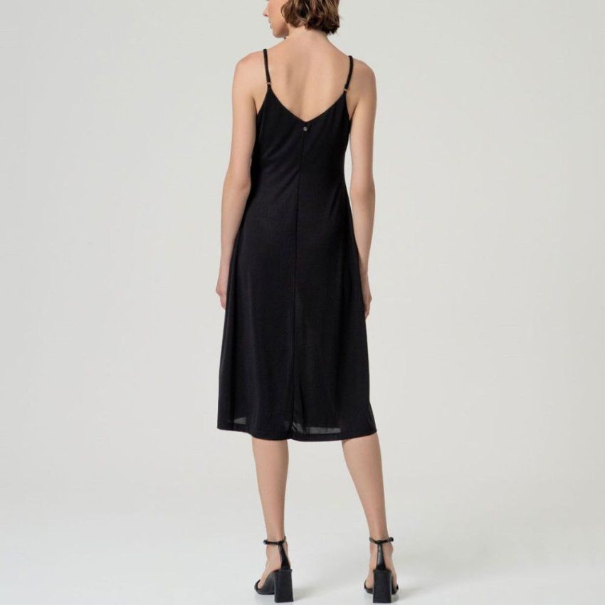 Vestido negro tirantes finos de Surkana