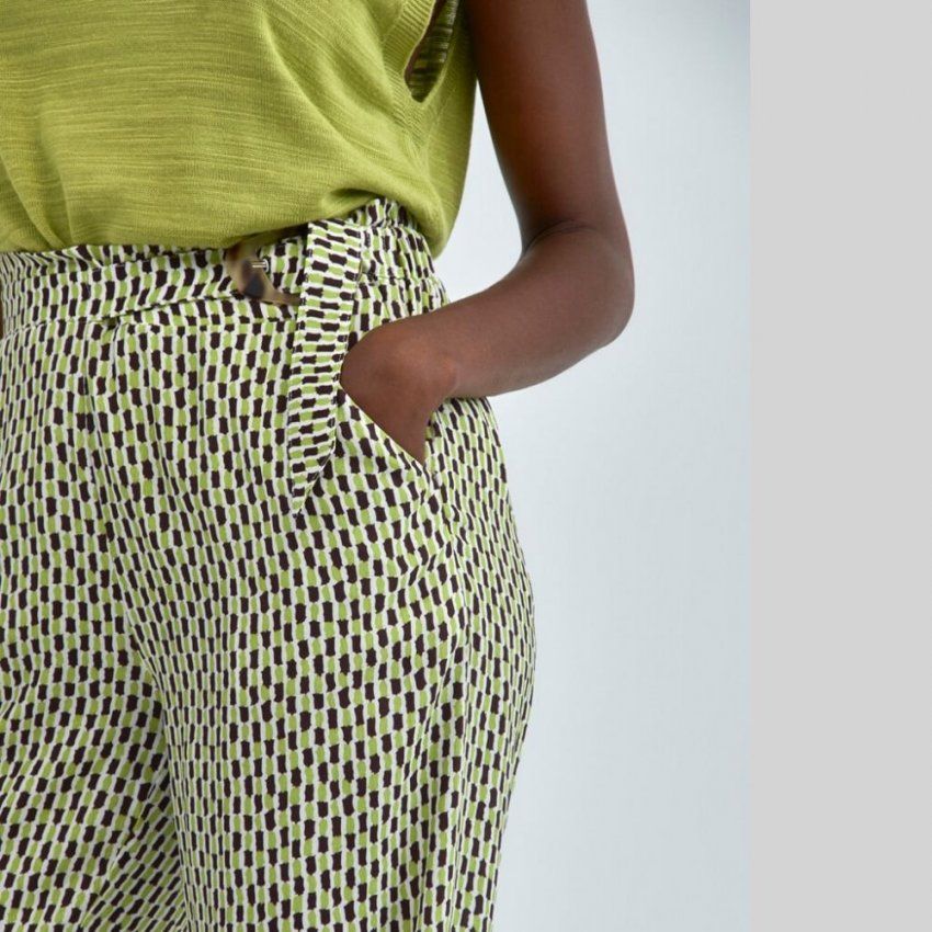 Pantalón estampado marrón y pistacho de Surkana
