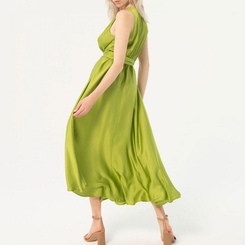 Vestido largo verde pistacho de Surkana
