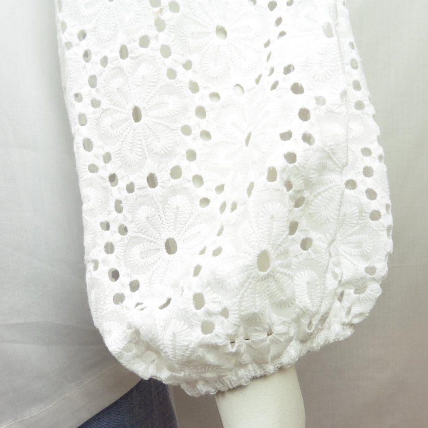 Blusa blanca perforada de WNT Collection