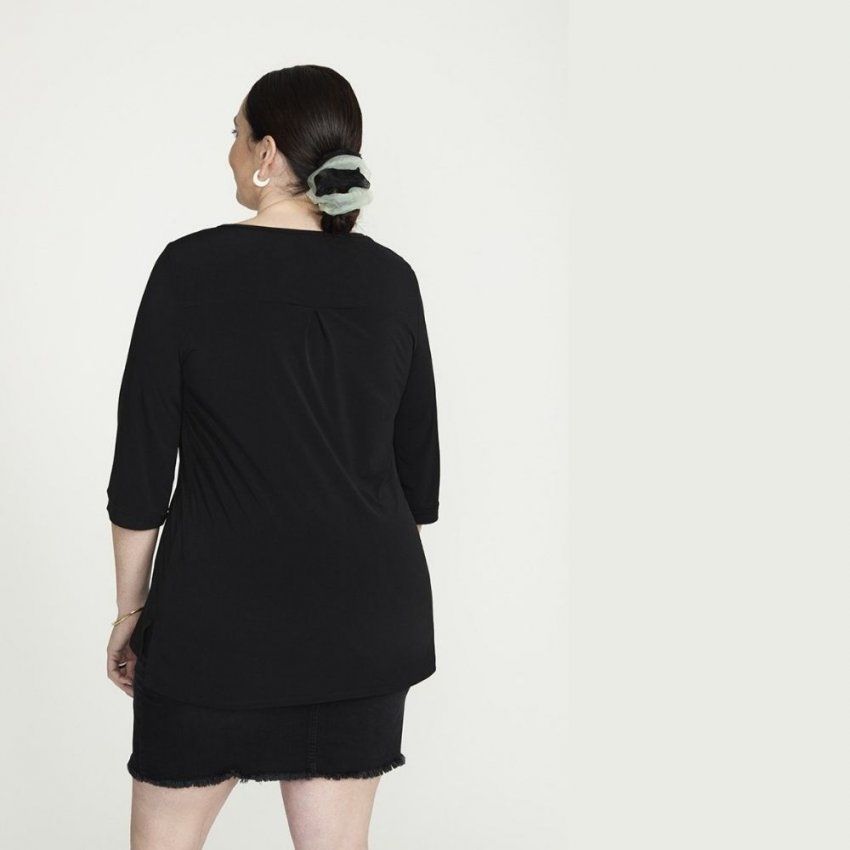 Camiseta pliegue negra de SPG Woman