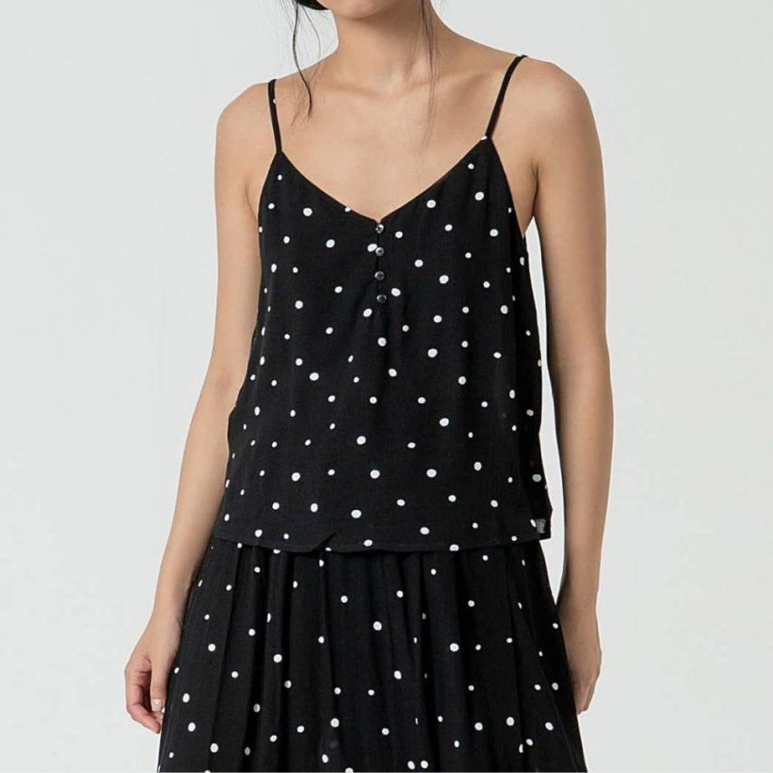 Top negro con lunares de Surkana